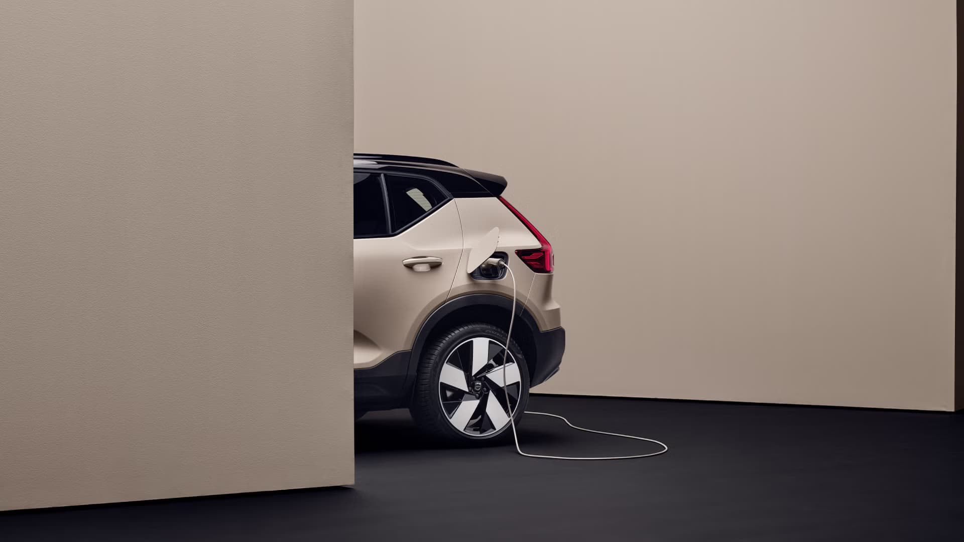 Design aerodinâmico das rodas no Volvo EX40 Recharge.