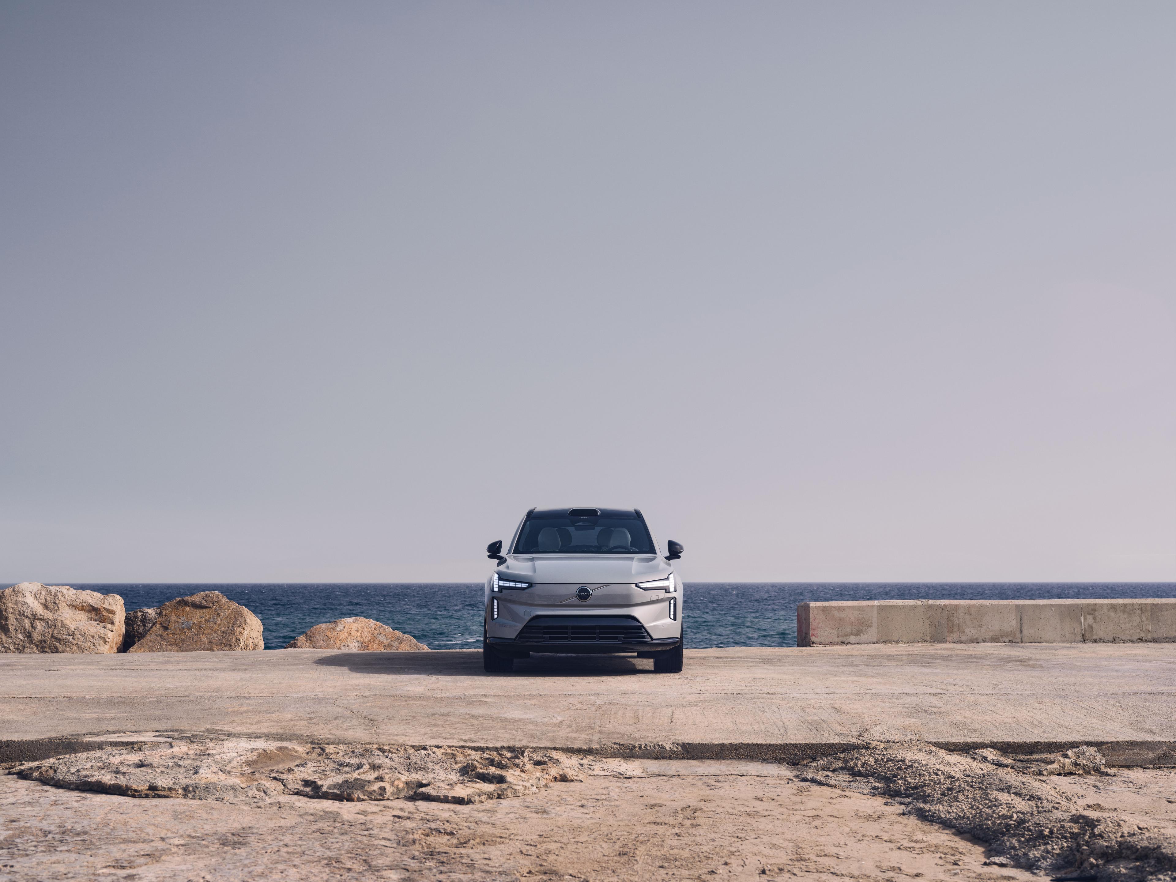 EX90 - O SUV 100% elétrico de luxo com tecnologia avançada.