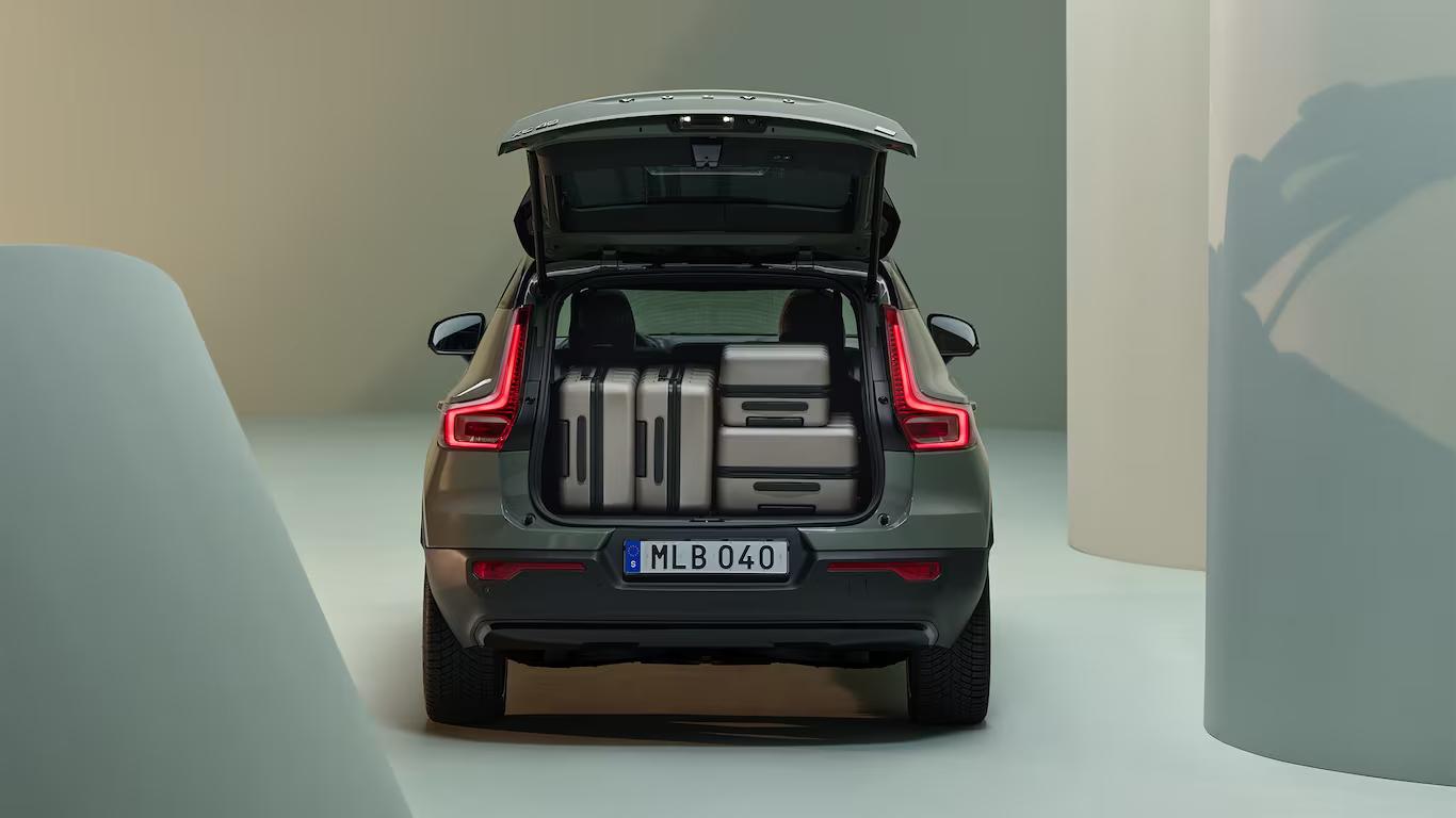 A bagageira do Volvo XC40 Recharge Pure Electric otimiza a capacidade de arrumação.