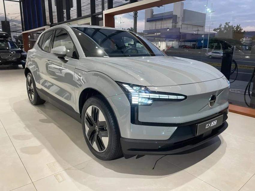 Volvo EX30 51 KW ELÉTRICO CORE 2024 Elétrico - Picture 0